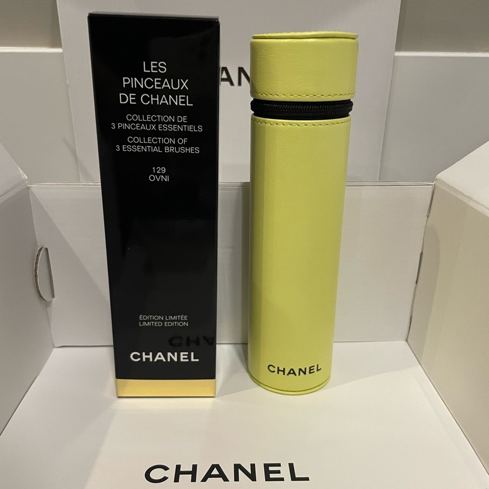 New. Limited Edition. Chanel Codes Couleur Brush Set/Case